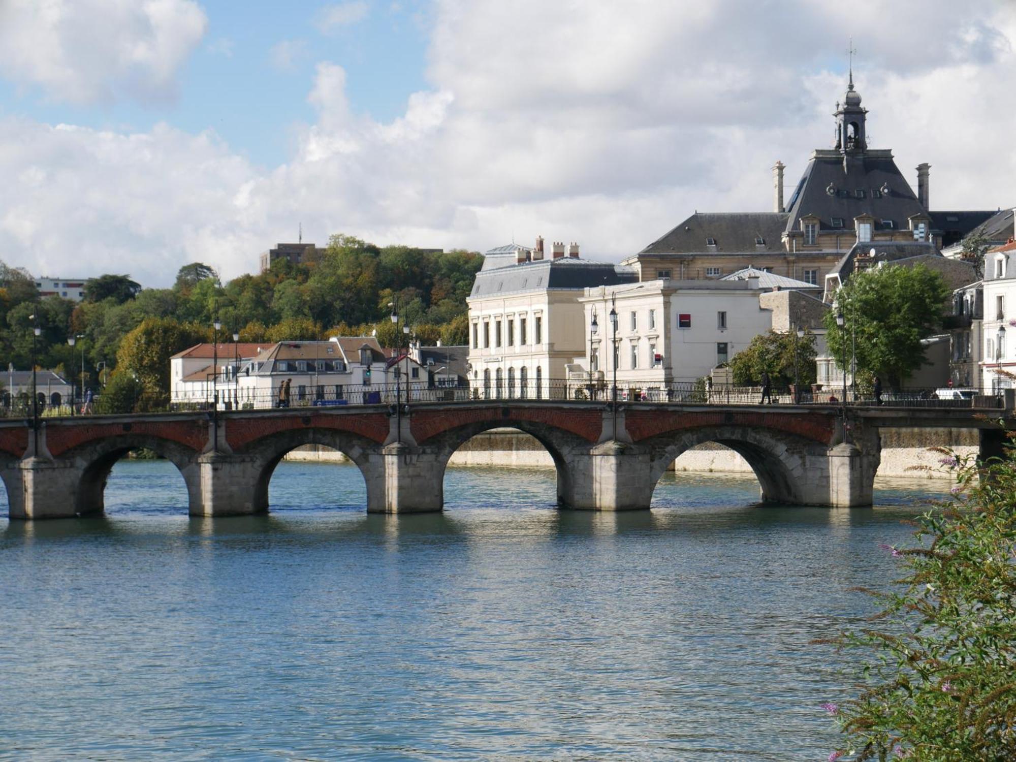 Spicy - Sejour Insolite Sur La Marne Meaux Luaran gambar